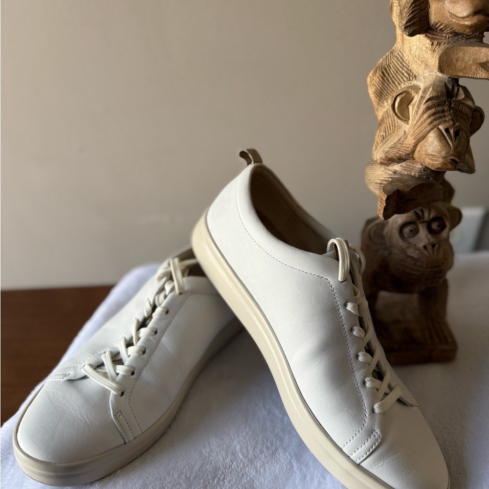 Women’s Vionic Sz 8.5 White Leather Sneakers